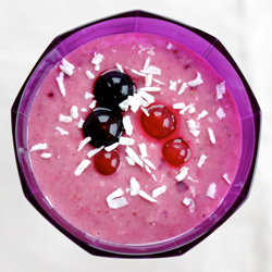 Berry and Oat Breakfast Smoothie