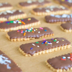 Minty Shortbread Cookies