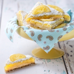 Lemon Bars with Candied Lemon Slice