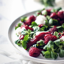 Salad with Ricotta and Raspberries