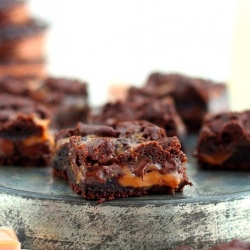 Chewy chocolate caramel bars