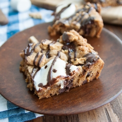 Toasted S’more Cookie Bars