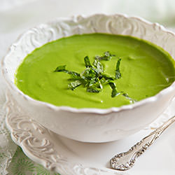 Minty Raw Pea and Spinach Soup