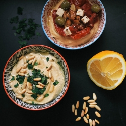 The Best Smooth & Basic Hummus