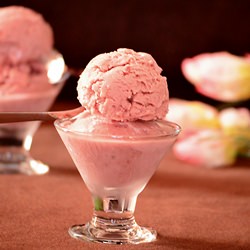 Simple Strawberry Ice Cream