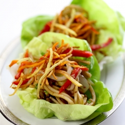 Hakka Noodles In Lettuce Cups