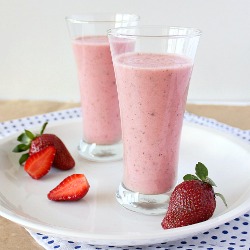 Strawberry Basil Yogurt Smoothie