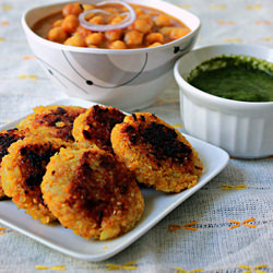 Quinoa Patties With Chickpeas Curry