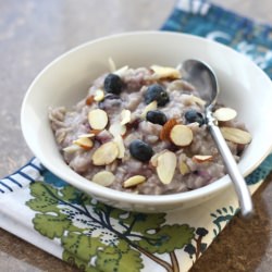 Blueberries & Cream Almond Oatmeal