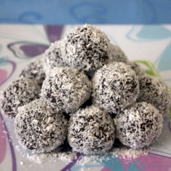 Cacao-Coconut Nut Balls