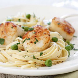 Linguini with Scallops and Peas