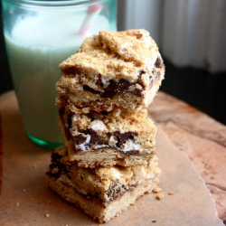 S’mores Cookie Bars