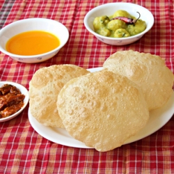 Poori/Luchi: Indian Puffed Bread