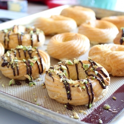 Cream Puffs with Pistachio Cream