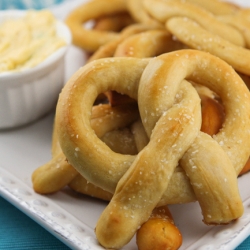 Soft Pretzels & Spicy Cheese Dip