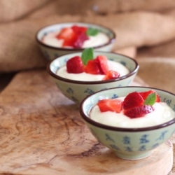 Vietnamese Yogurt with Berries