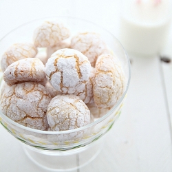 Almond Crinkle Cookies