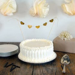 Frosting a Rustic Wedding Cake