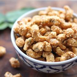 Sweet & Spicy Sriracha Cashews