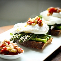 Asparagus and Egg on Toast