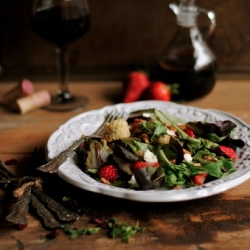 Strawberry and Pecan Salad