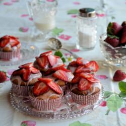 Strawberry Fair Yoghurt Cupcakes