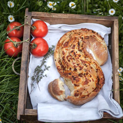 Tomato, Basil & Garlic Pane Bianco