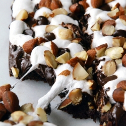 Marshmallow Brownies with Almonds