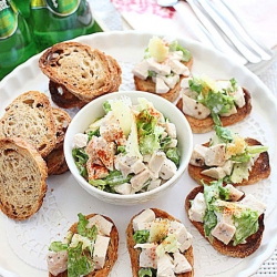 Caesar Chicken Crostini