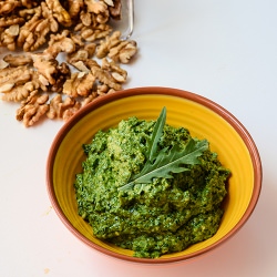 Roquette Pesto with Walnuts  (5min!)