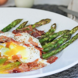 Asparagus with Egg & Prosciutto