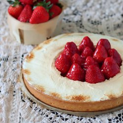 Meringue Pie with Strawberry