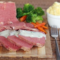 Corned Beef with White Onion Sauce