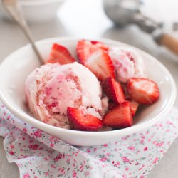 Homemade Fresh Strawberry Ice Cream