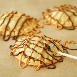 Peanut Butter Cup Pie Pops