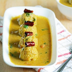 Lentil Balls in Coconut Gravy