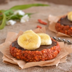 Raw Tarts: Goji Berries, Bananas