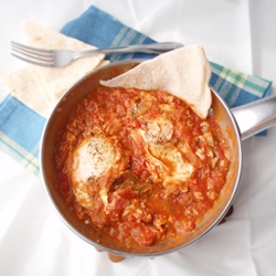 Eggs in Spicy Tomato Sauce: Shakshuka