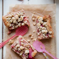 Rhubarb Cake with Crumble