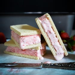 The Best Strawberry Ice-Cream