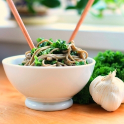 Soba Noodles and Kale with Avocado