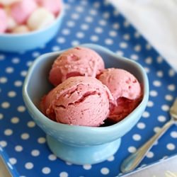 Strawberry Frozen Yogurt