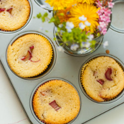 Rhubarb and Strawberry Muffins