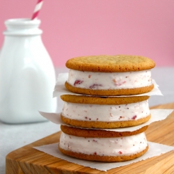 Strawberry Rhubarb IC Sandwiches