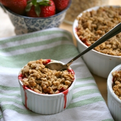 Rhubarb-Strawberry Crumble