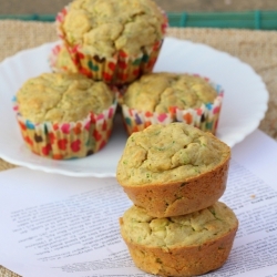 Zucchini and Onion Muffins with Oil