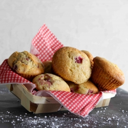 Raspberries Ricotta Cakes