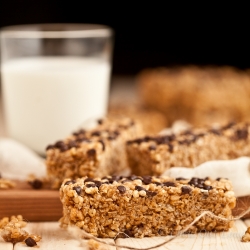 Chewy Chocolate Chip Granola Bars