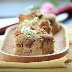 Rhubarb Crumble Cake