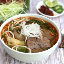 Vietnamese Spicy Beef Noodle Soup